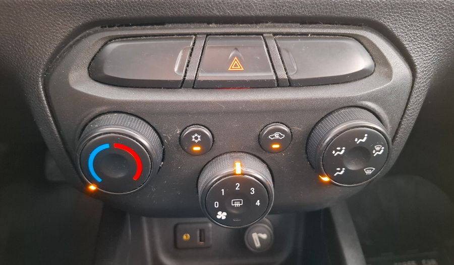 Chevrolet Onix 1.4 LT Hatchback 2015