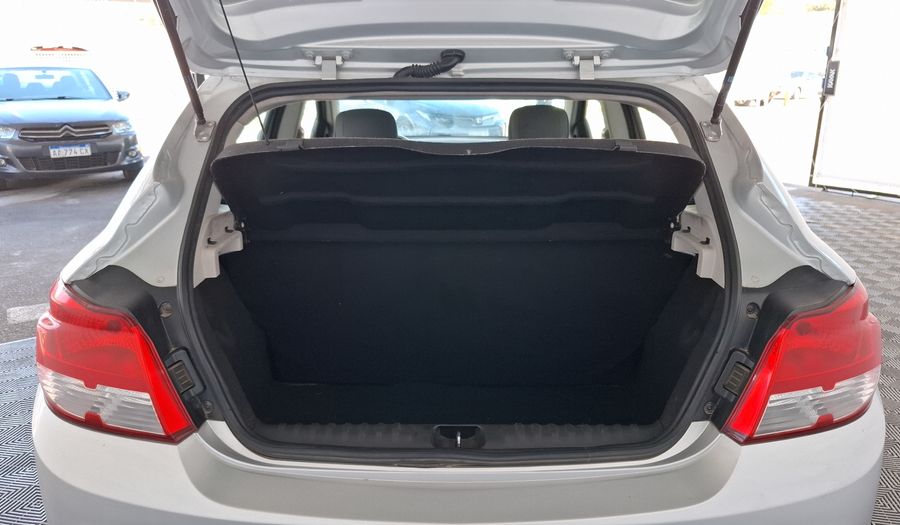 Chevrolet Onix 1.4 LT Hatchback 2015