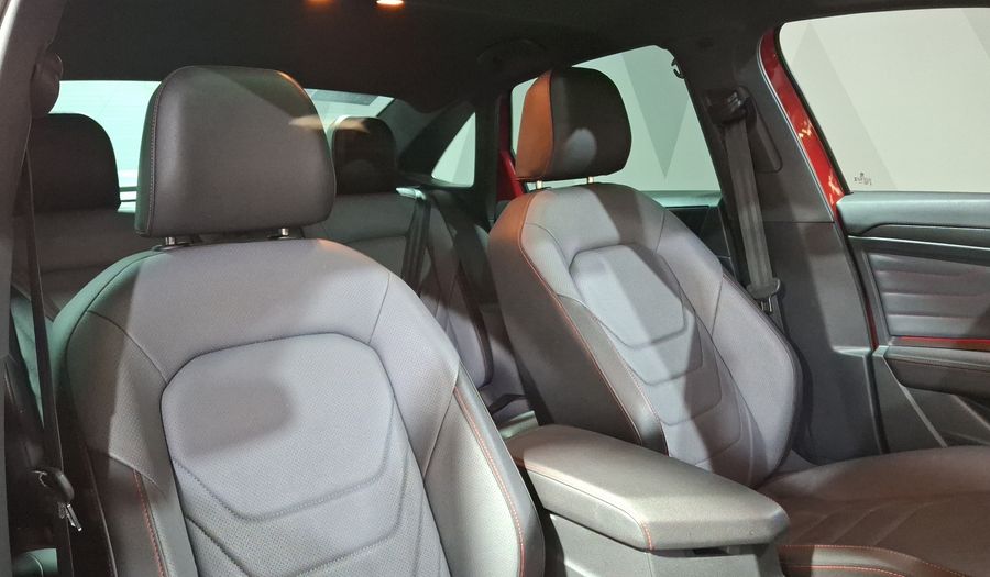 Volkswagen Jetta 2.0 GLI SIN BEATS DSG Sedan 2025