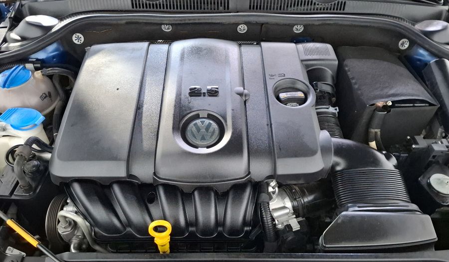 Volkswagen Jetta 2.5 COMFORTLINE TIPTRONIC Sedan 2015