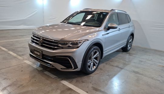Volkswagen • Tiguan