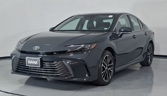 Toyota • Camry