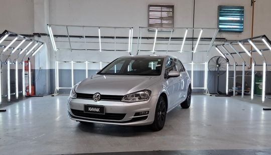 Volkswagen • Golf