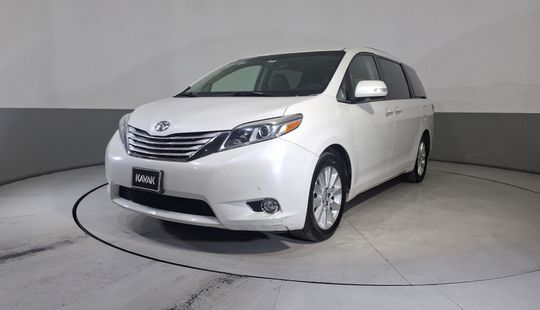 Toyota • Sienna