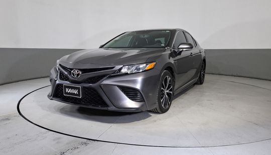 Toyota • Camry
