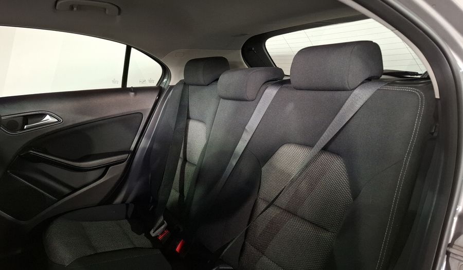 Mercedes Benz Clase A 1.6 180 CGI 7G-DCT Hatchback 2014