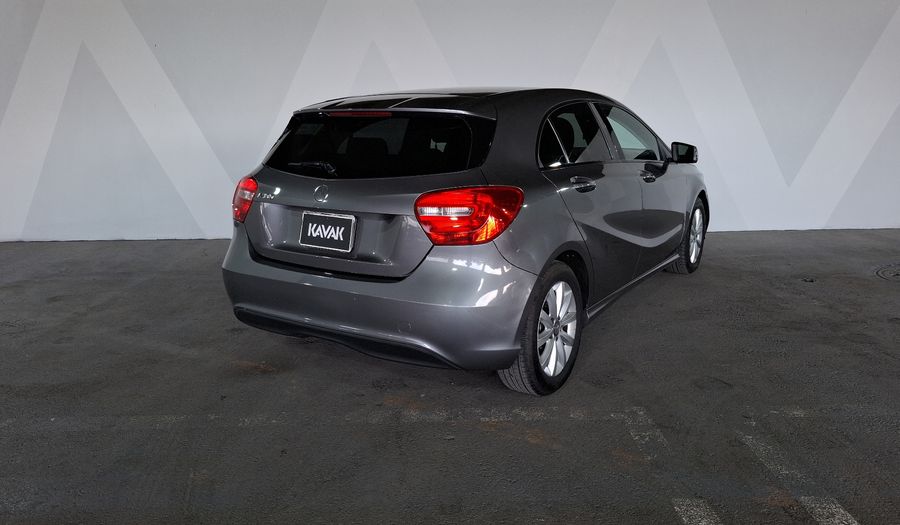 Mercedes Benz Clase A 1.6 180 CGI 7G-DCT Hatchback 2014