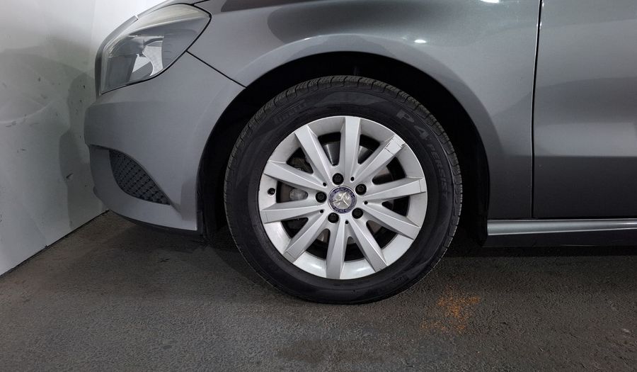 Mercedes Benz Clase A 1.6 180 CGI 7G-DCT Hatchback 2014