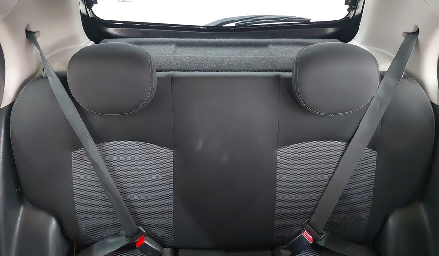 Nissan March 1.0 16V FLEX SV Hatchback 2015