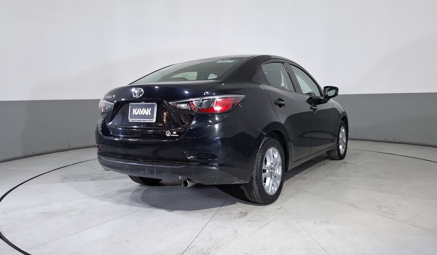Toyota Yaris 1.5 R XLE AT Sedan 2017