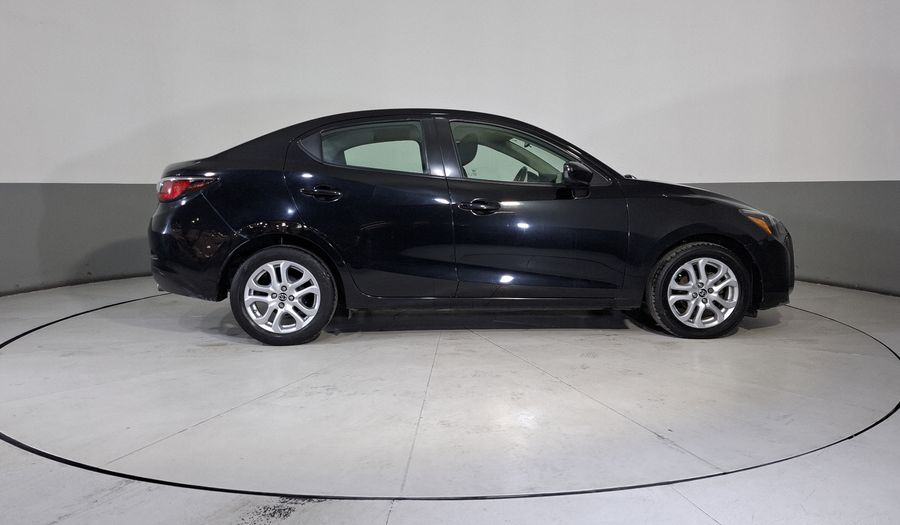 Toyota Yaris 1.5 R XLE AT Sedan 2017