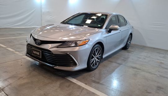 Toyota • Camry