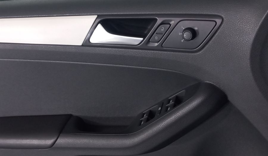Volkswagen Jetta 2.5 TRENDLINE TIP. Sedan 2016