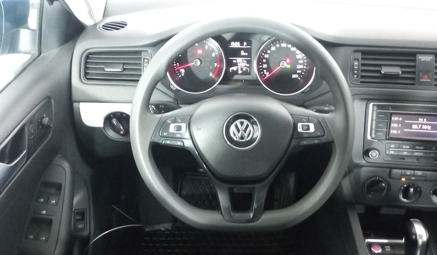 Volkswagen Jetta 2.5 TRENDLINE TIP. Sedan 2016