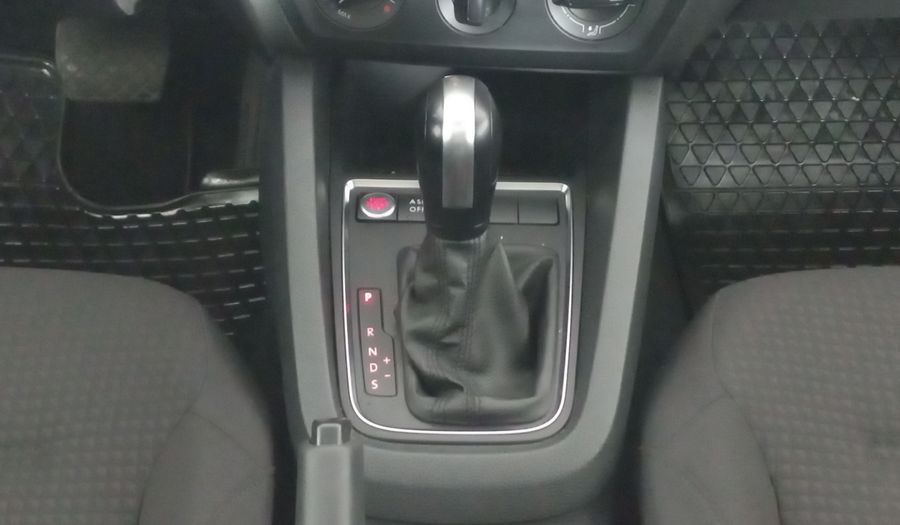 Volkswagen Jetta 2.5 TRENDLINE TIP. Sedan 2016