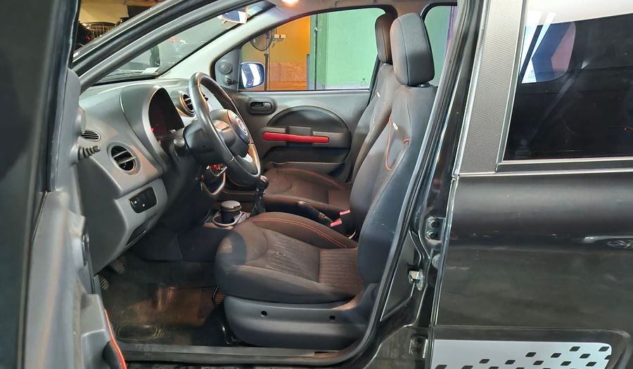 Fiat Uno 1.4 8V SPORTING 5P Hatchback 2012