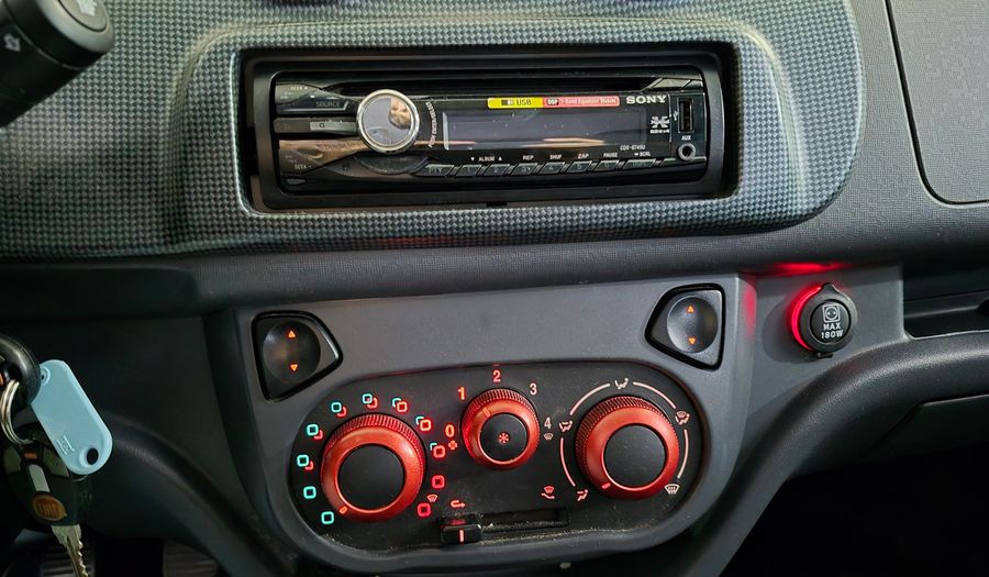 Fiat Uno 1.4 8V SPORTING 5P Hatchback 2012