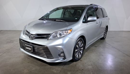Toyota • Sienna
