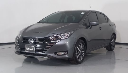 Nissan • Versa