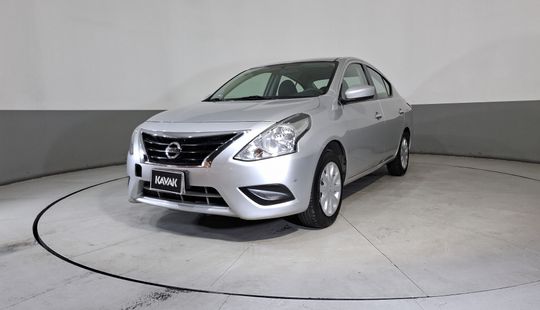 Nissan • Versa