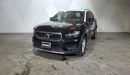 Volvo • XC40