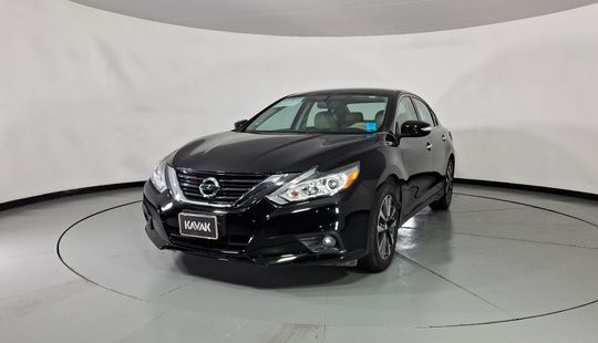 Nissan • Altima