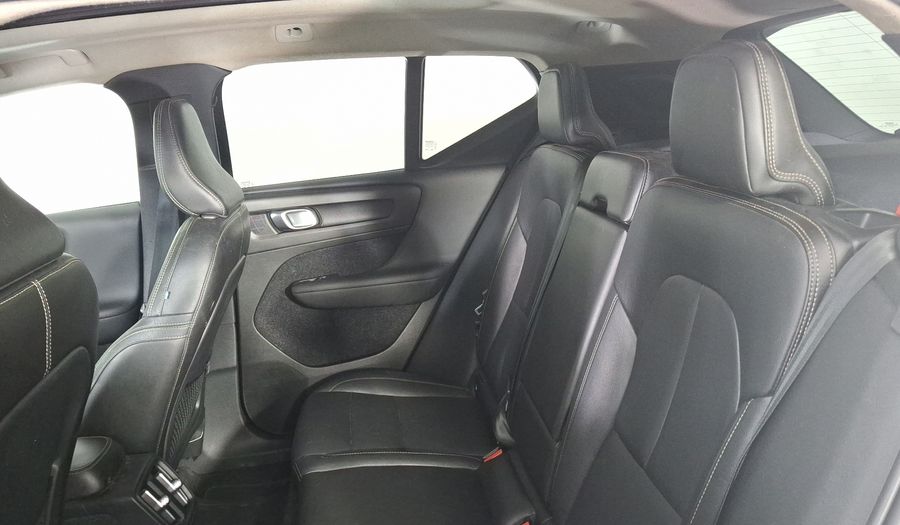 Volvo Xc40 2.0 T4 MOMENTUM AUTO Suv 2020