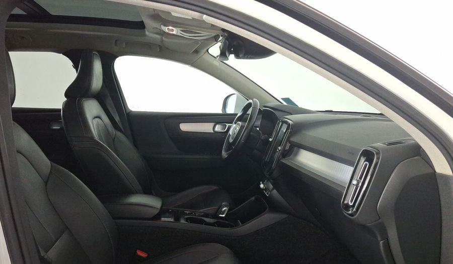Volvo Xc40 2.0 T4 MOMENTUM AUTO Suv 2020
