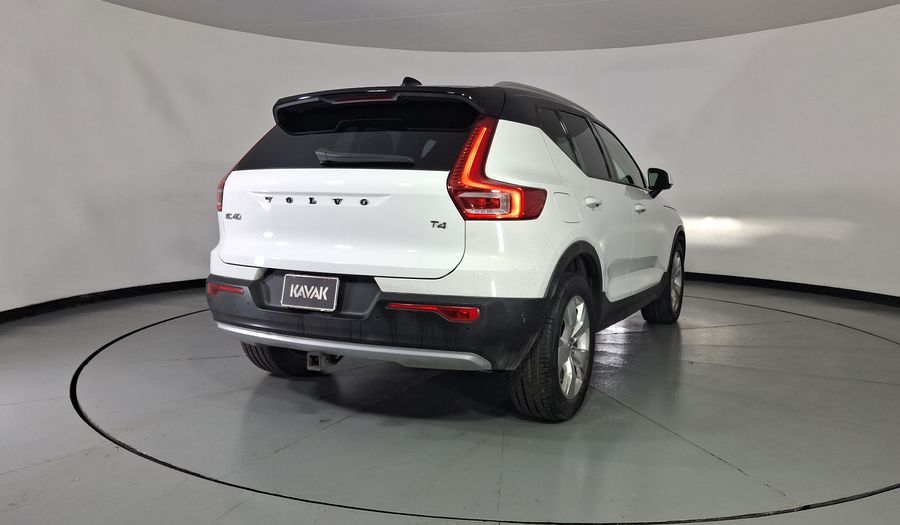 Volvo Xc40 2.0 T4 MOMENTUM AUTO Suv 2020