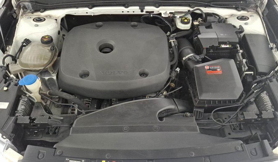 Volvo Xc40 2.0 T4 MOMENTUM AUTO Suv 2020