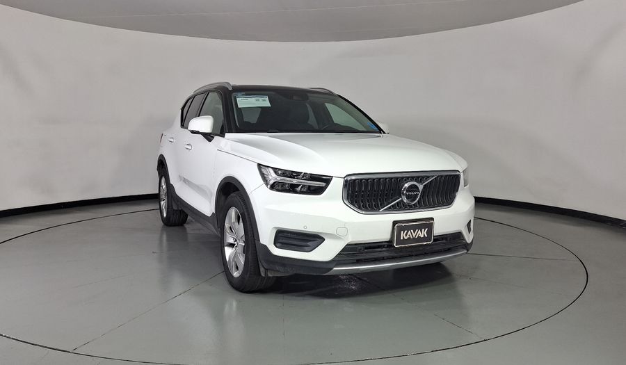 Volvo Xc40 2.0 T4 MOMENTUM AUTO Suv 2020
