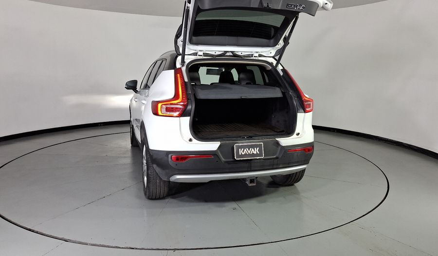 Volvo Xc40 2.0 T4 MOMENTUM AUTO Suv 2020