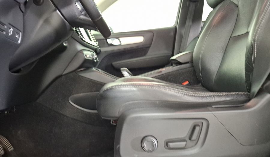 Volvo Xc40 2.0 T4 MOMENTUM AUTO Suv 2020