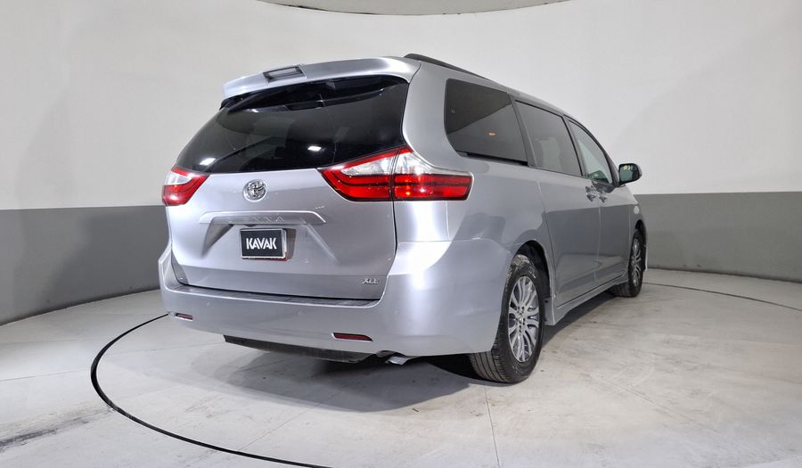 Toyota Sienna 3.5 XLE PIEL AT Minivan 2018