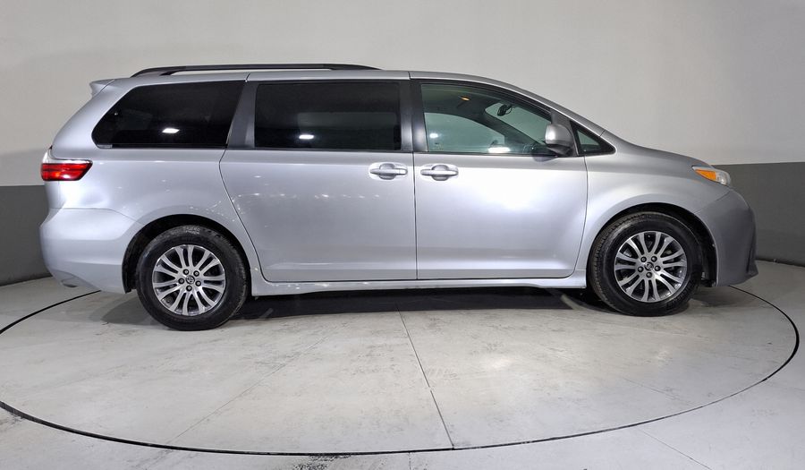 Toyota Sienna 3.5 XLE PIEL AT Minivan 2018
