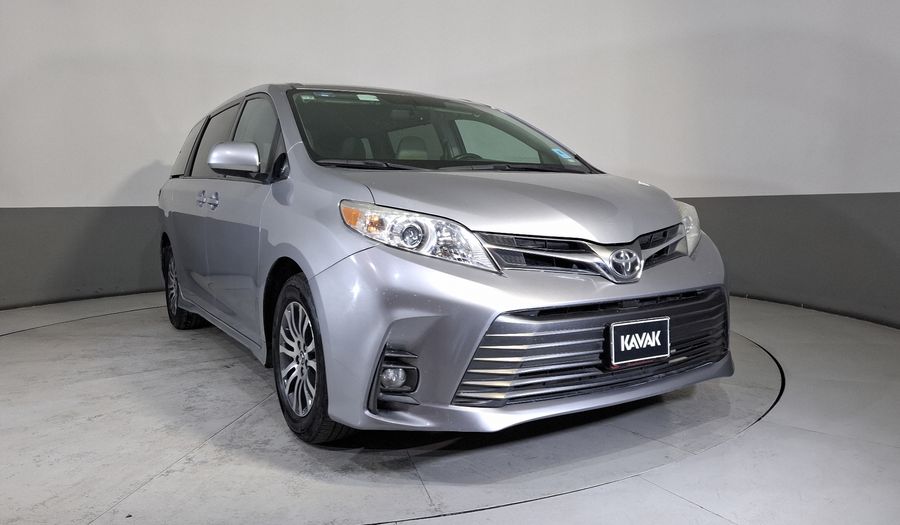 Toyota Sienna 3.5 XLE PIEL AT Minivan 2018