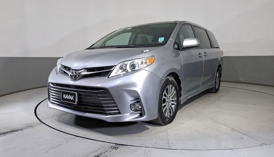 Toyota • Sienna