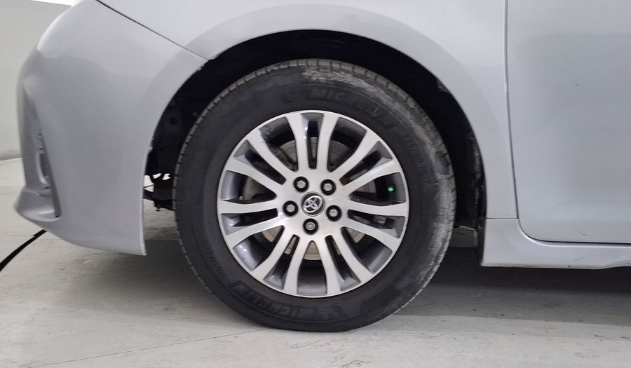 Toyota Sienna 3.5 XLE PIEL AT Minivan 2018