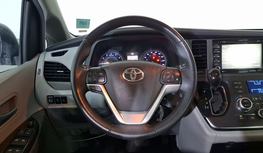 Toyota Sienna 3.5 XLE PIEL AT Minivan 2018