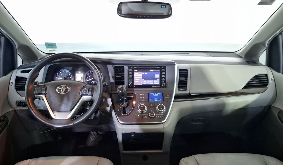 Toyota Sienna 3.5 XLE PIEL AT Minivan 2018