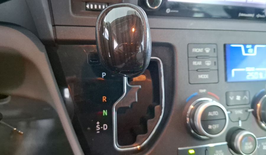 Toyota Sienna 3.5 XLE PIEL AT Minivan 2018