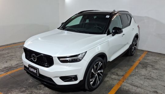 Volvo • XC40