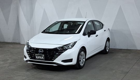 Nissan • Versa