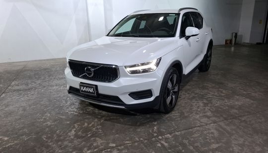 Volvo • XC40