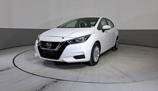 Nissan • Versa