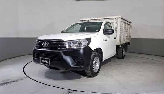 Toyota • Hilux