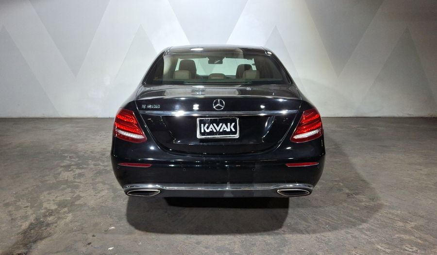 Mercedes Benz Clase E 2.0 200 AVANTGARDE AUTO Sedan 2019