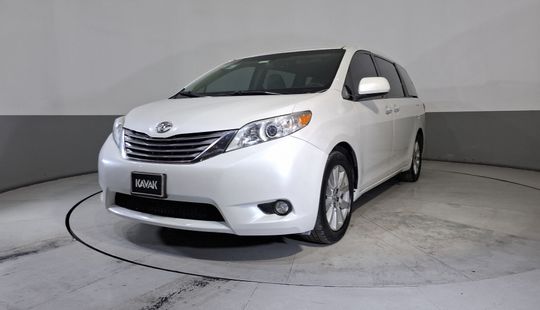Toyota • Sienna