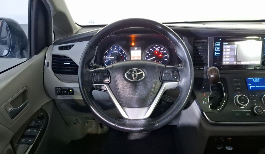 Toyota Sienna 3.5 XLE PIEL AT Minivan 2017