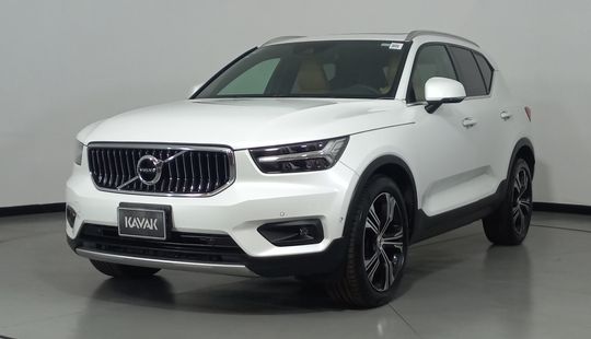 Volvo • XC40